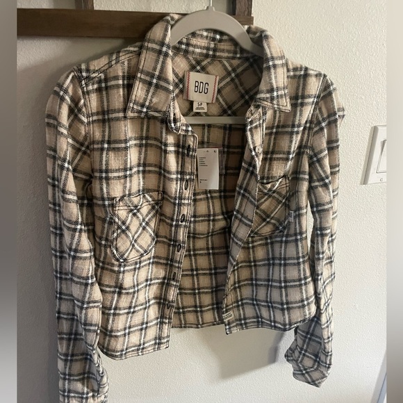 NWT Bdg Dakota Cropped Flannel Button-Down Shirt Size Small - Picture 2 of 8